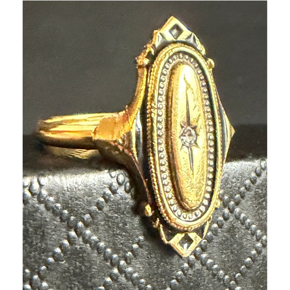 Vintage AVON Kensington Ring Gold Tone Rhinestone Size 7.5